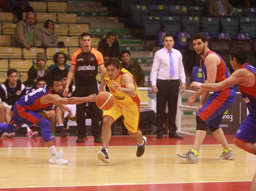 El partido se jugó en el Coliseo Municipal de Valdivia (Franco Basso).