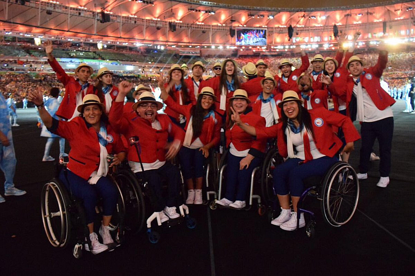 El Team Chile desfiló en la inauguración de los Juegos Paralímpicos de