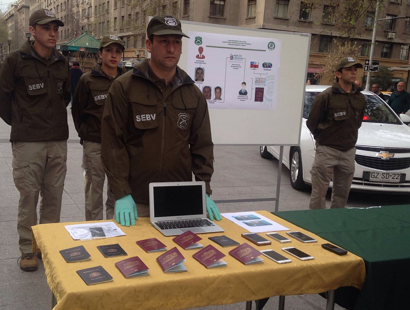 Banda vendía documentación chilena a los extranjeros ilegales en Chile: fueron detenidos