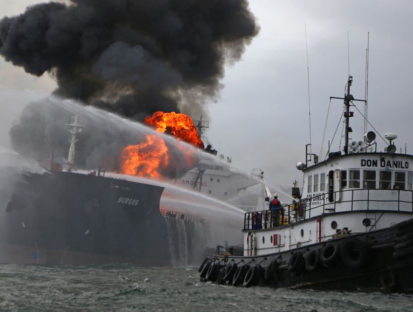 México: buque petrolero explotó con 167 mil barriles de combustible
