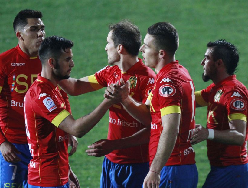 Unión Española venció a Deportes Temuco por 2-1 y es el nuevo líder del torneo
