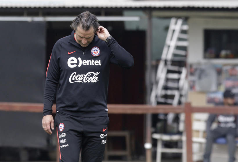 Otra baja en La Roja: Pedro Pablo Hernández no estará en el duelo contra Perú