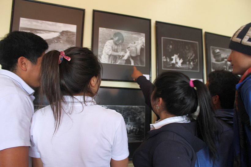 Académico de la Ufro inauguró exposición fotográfica en Lumaco
