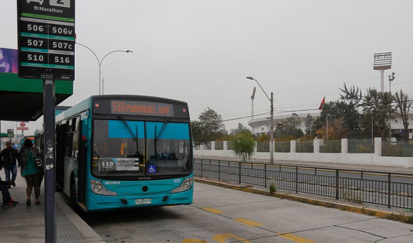 Reforzarán servicios de Transantiago y Metro para el partido entre Chile y Perú