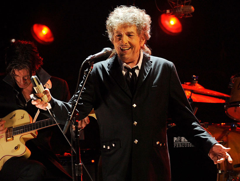 La Academia Sueca defendió condición de poeta de Bob Dylan y lo comparó con antiguos griegos