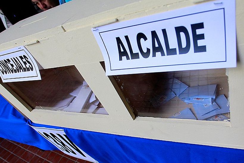 Andrade pide explicaciones al Servel por error en domicilios electorales