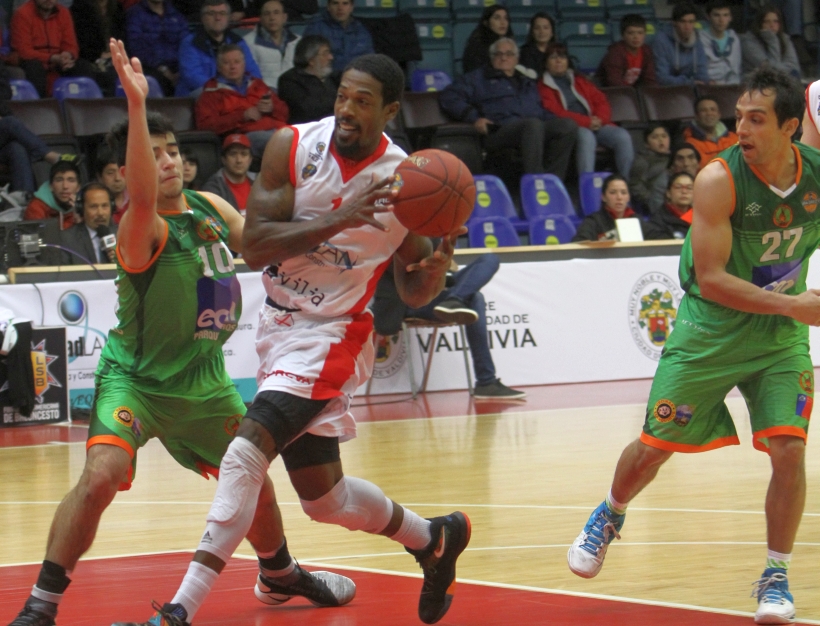 Durrel Summers fue la mejor mano del CDV, al materializar 41 puntos (Franco Basso).
