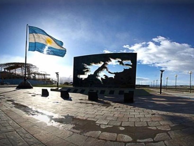 Malestar de ministra argentina por maniobras británicas en Malvinas