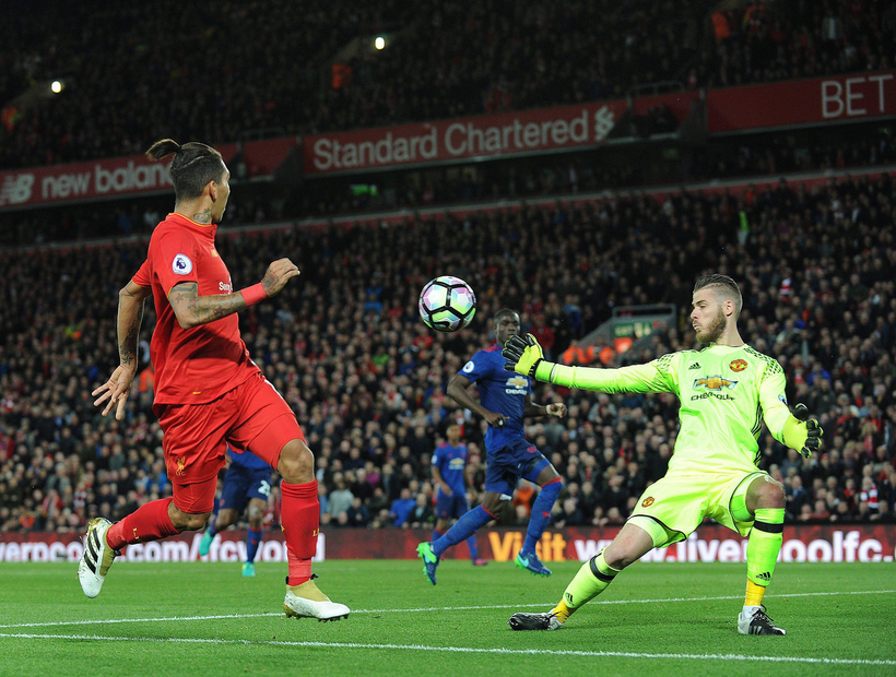 Manchester United salvó un empate ante el Liverpool gracias a De Gea