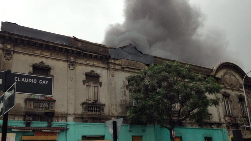 Incendio consume un cité en Santiago Centro