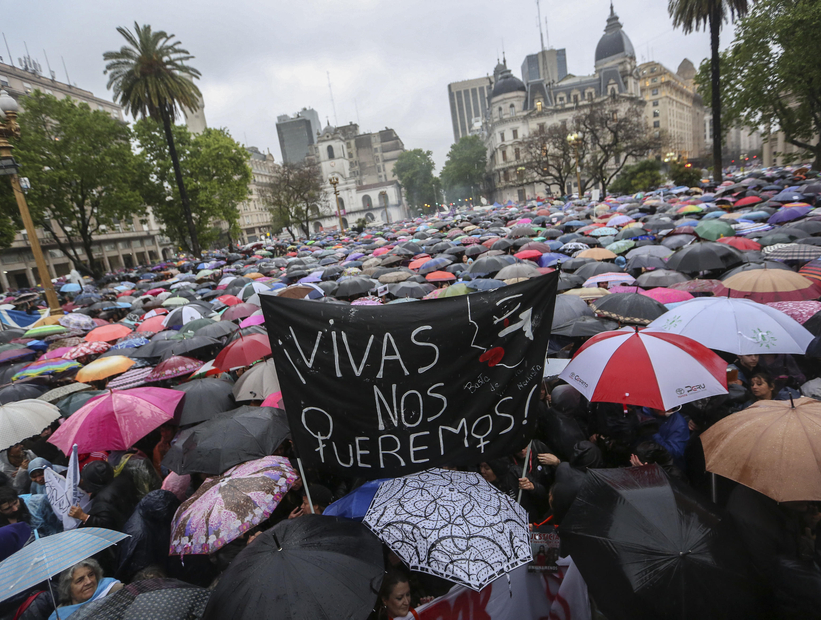 Una multitud en Argentina volvió a gritar #NiUnaMenos contra los feminicidios
