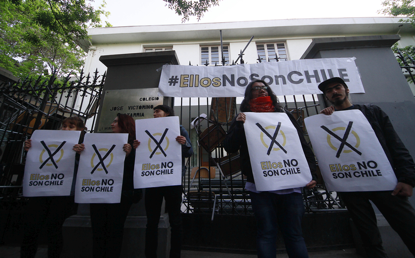 Estudiantes se tomaron el Liceo Lastarria a días de las elecciones