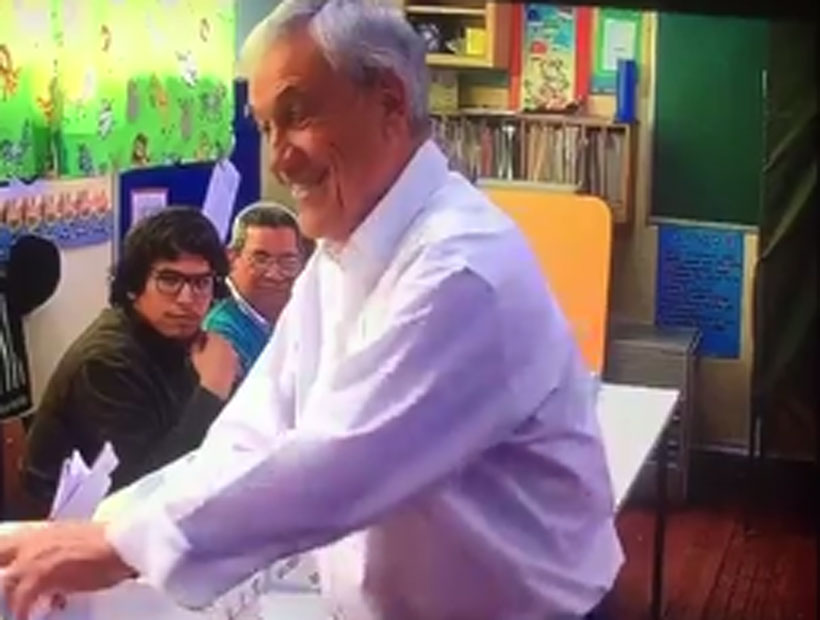 [VIDEO] El extraño doblez del voto del ex presidente Sebastián Piñera