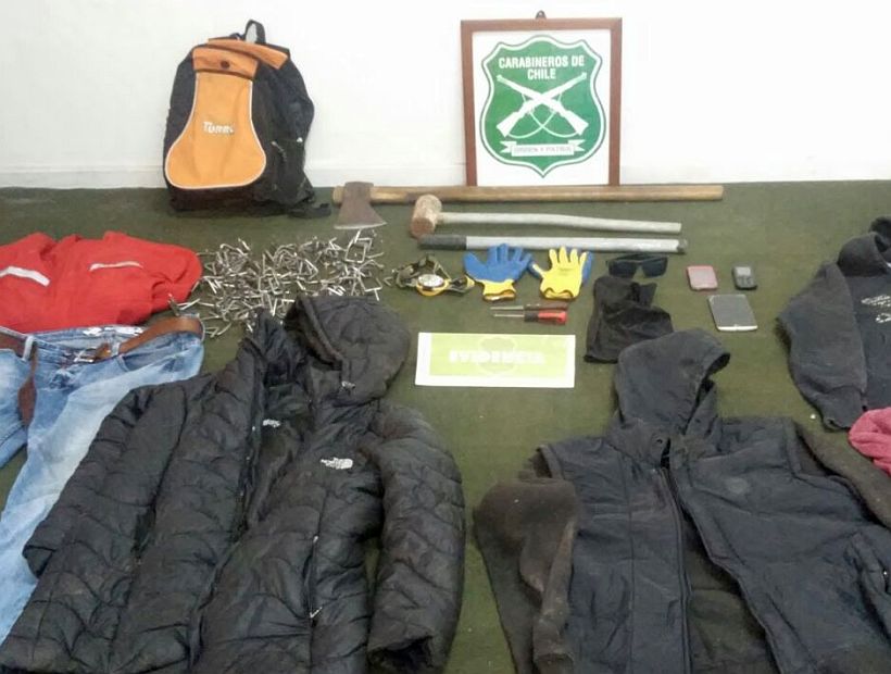 Carabineros detuvo a tres personas por llevar elementos para cometer ...
