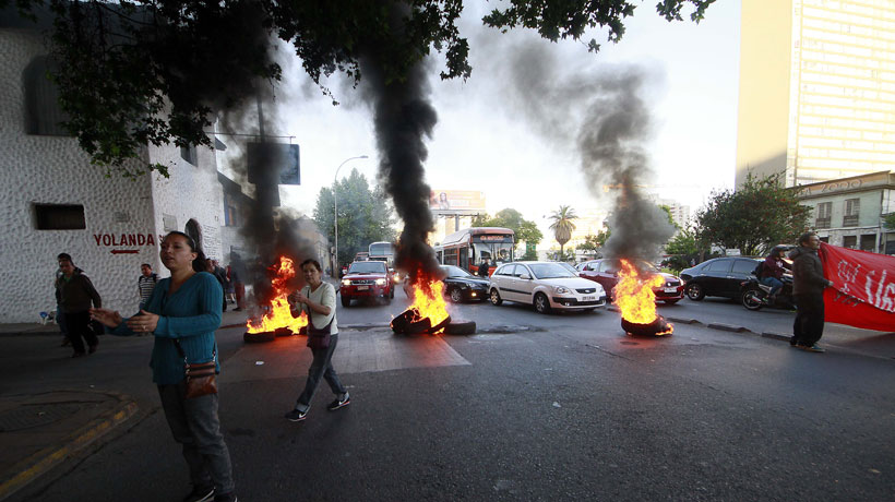 Líder del movimiento No+AFP dijo que no llamaron a hacer barricadas ni a quemar buses