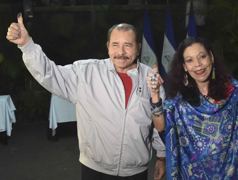 Daniel Ortega y su esposa calificaron la jornada de elecciones como 