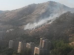 Incendio en sector de La Pirámide moviliza a Bomberos de la capital