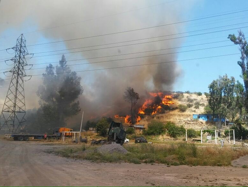 Onemi declaró alerta amarilla en la Región Metropolitana por los incendios forestales