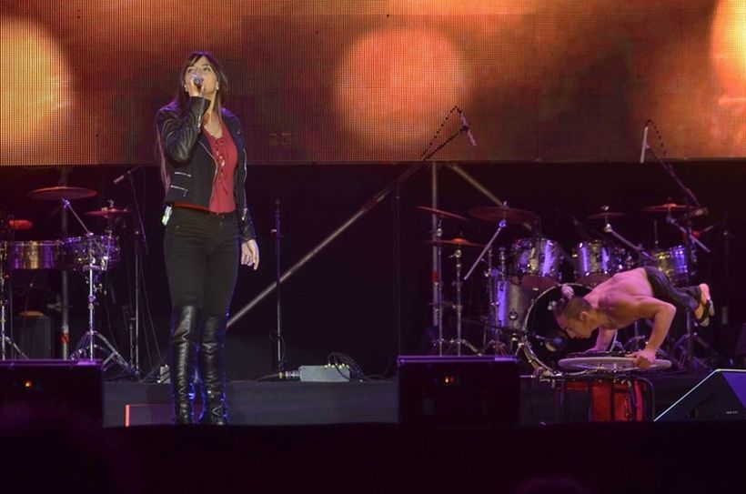 “Kanela” de Noche de Brujas cerró con lo que le quedaba de voz de la Gira Norte de la Teletón “Kanela” de Noche de Brujas cerró con lo que le quedaba de voz de la Gira Norte de la Teletón