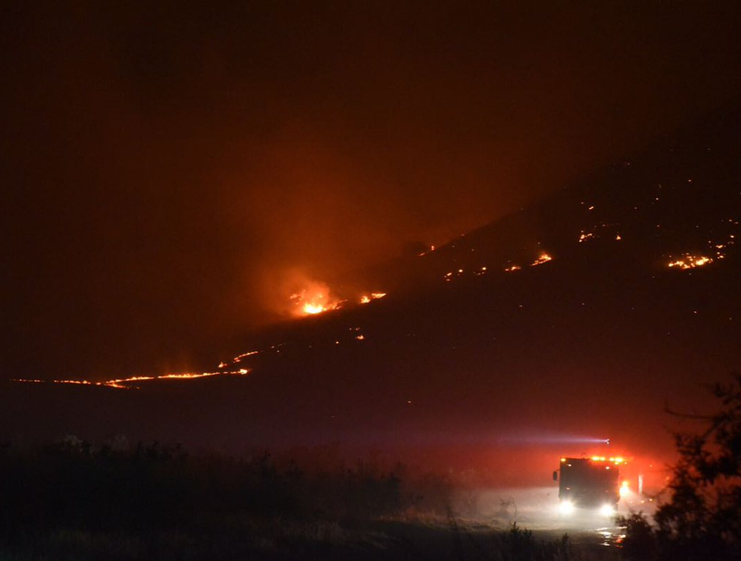 Decretaron alerta roja en Pudahuel por el incendio forestal en Ciudad de los Valles