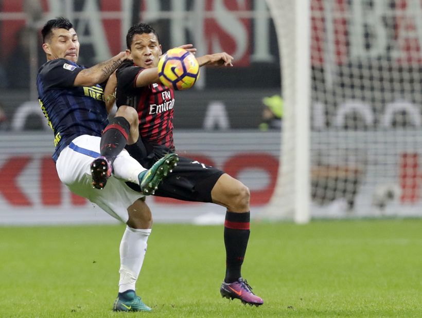 Con chilenos en cancha el Inter empató 2-2 contra el Milan