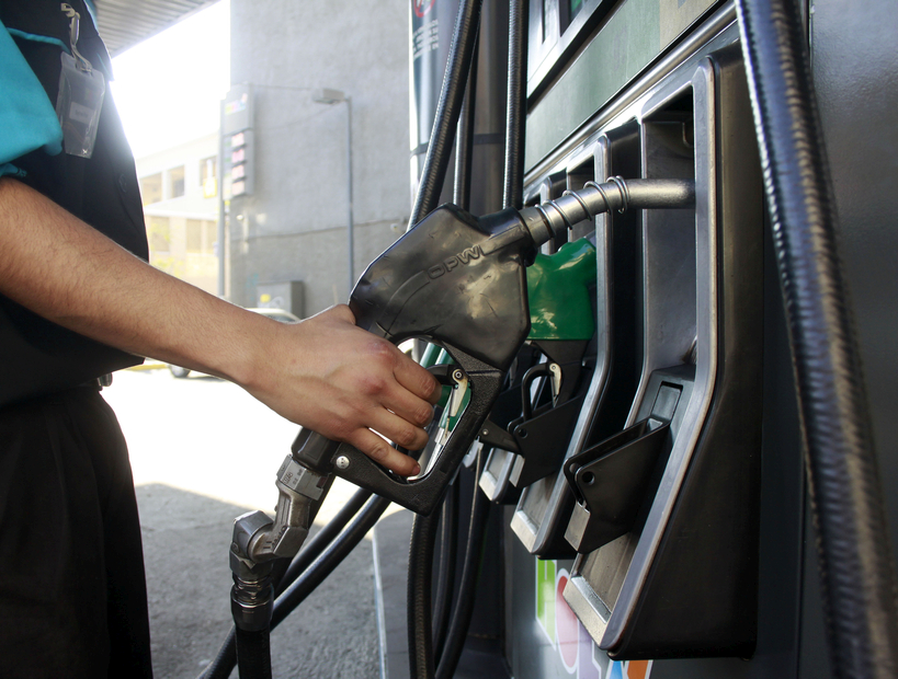 El precio de las bencinas bajará por tercera semana consecutiva
