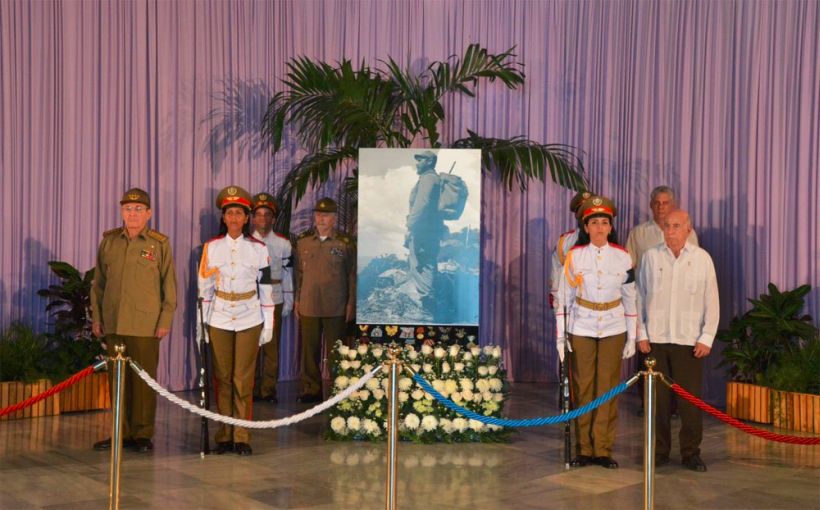 Raúl Castro presidió el último relevo de la guardia de honor por Fidel