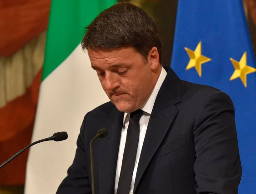 Primer ministro italiano anunció su renuncia al cargo tras perder en referéndum