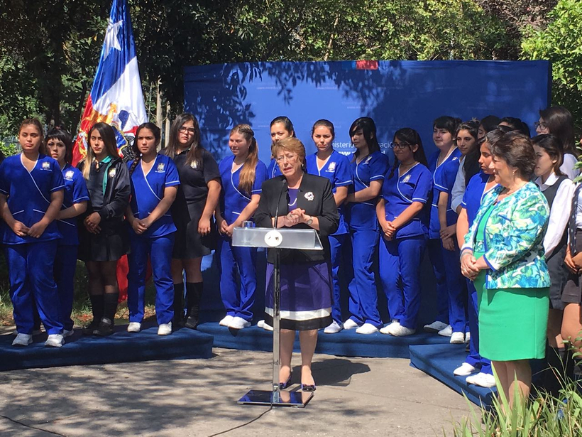 Bachelet anunció que Beca Bicentenario se extiende a universidades que no pertenecen al CRUCH