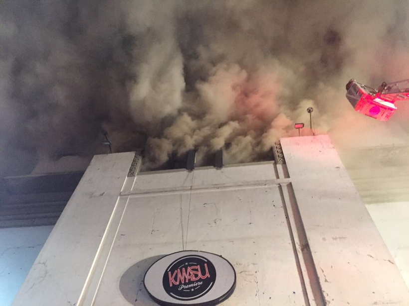 Incendio afecta a la discoteque Kmasu Premiere en Santiago
