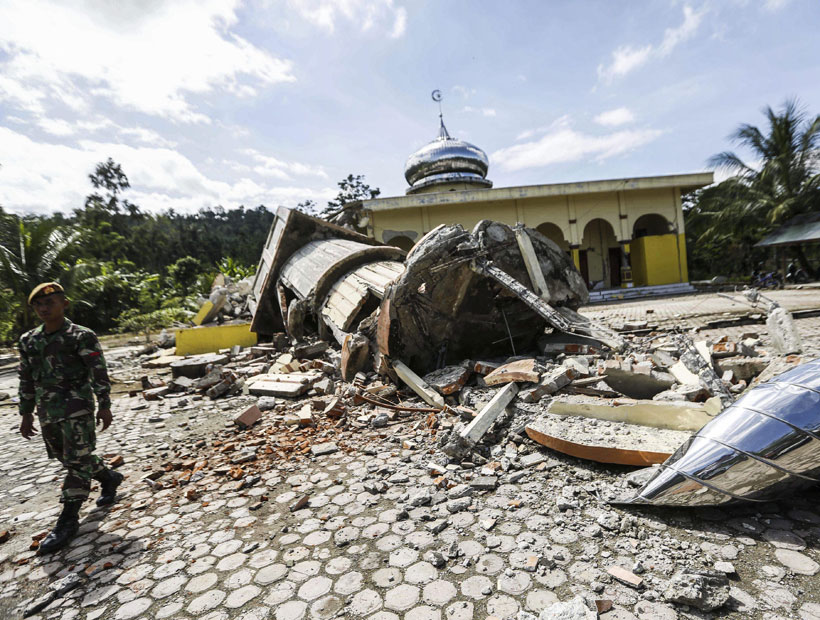 Al menos 97 muertos dejó el terremoto en Indonesia
