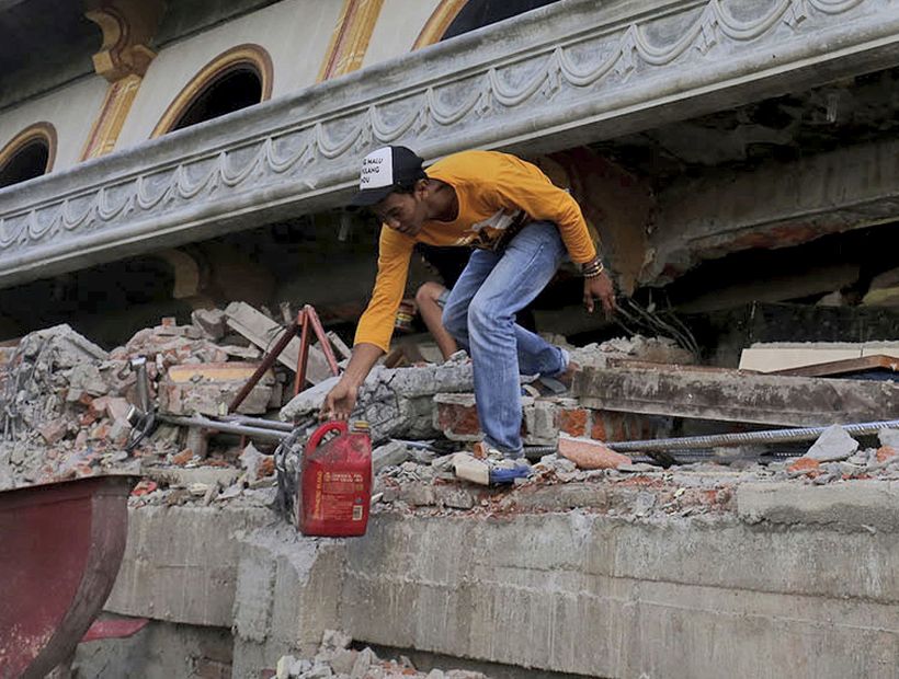 El terremoto de Indonesia ya registra más de 100 muertos