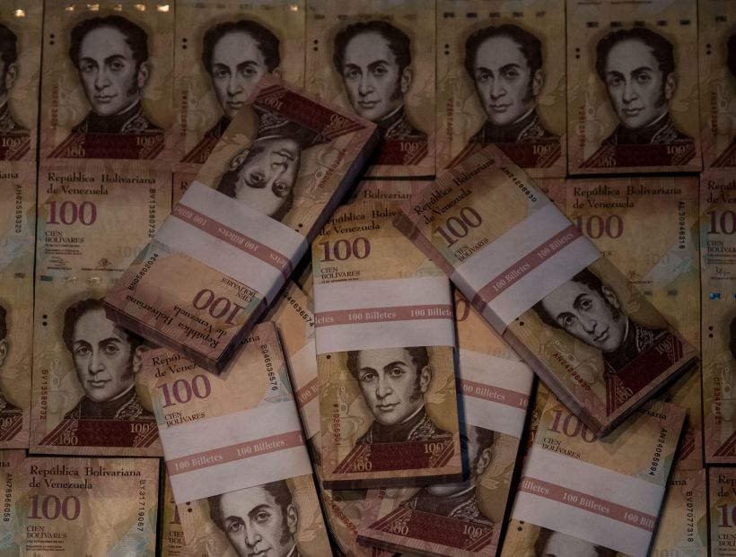 Nicolás Maduro ordenó recoger los billetes de 100 bolívares para hacer frente a la 