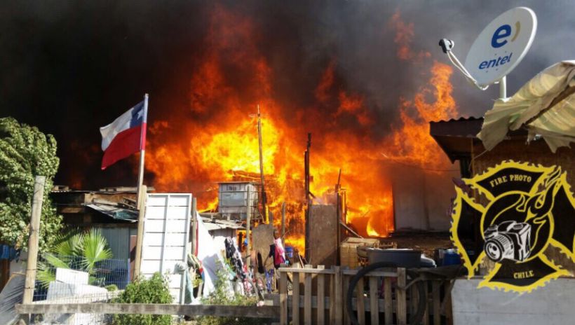 Incendio consume campamento en Quilicura