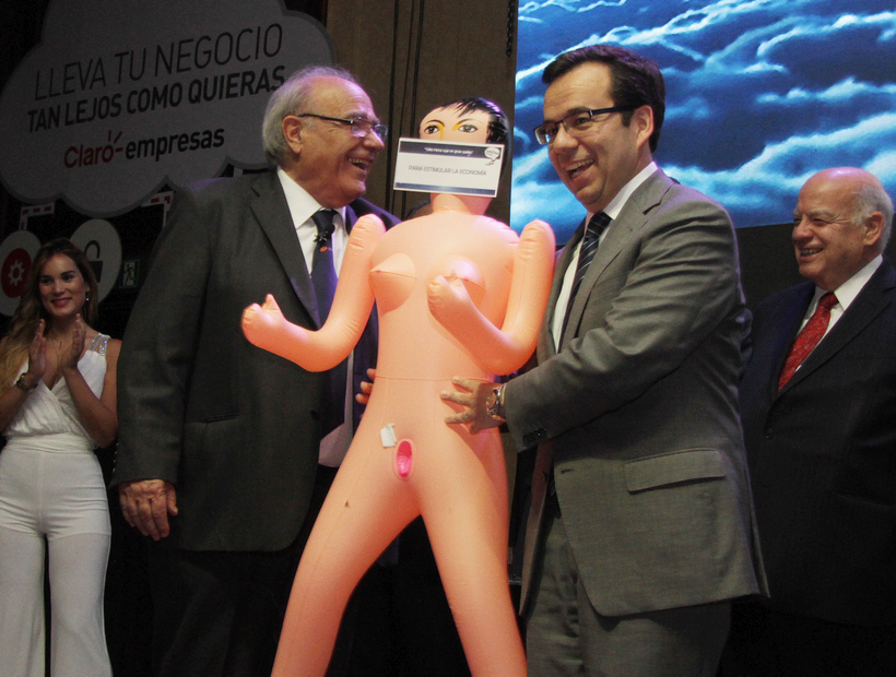 Ex presidentes de Asexma pidieron que Roberto Fantuzzi deje el cargo tras la polémica por la muñeca inflable