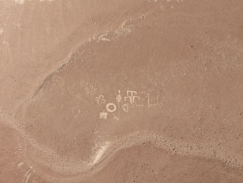 [VIDEO] Drone capta inéditas imágenes de los geoglifos de Ariquilda en el norte de Chile