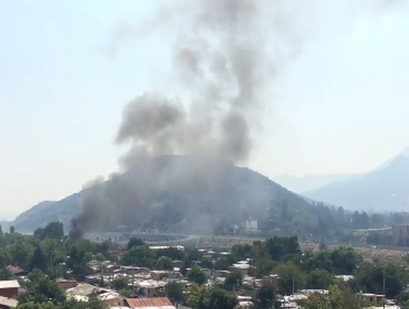 Un incendio movilizó a 11 carros de bomberos en Lo Barnechea