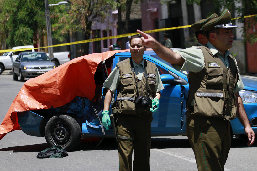 Dos fallecidos tras accidente en Santiago centro: huían luego de intentar robar a un cliente de banco