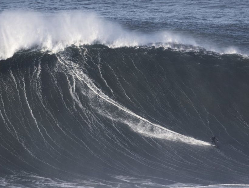 Mira El Impresionante Momento En Que Una Ola Gigante Casi Se Traga Un