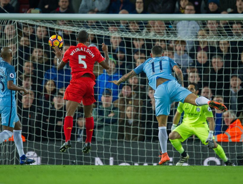 El Manchester City perdió 1-0 contra el Liverpool con Claudio Bravo de titular