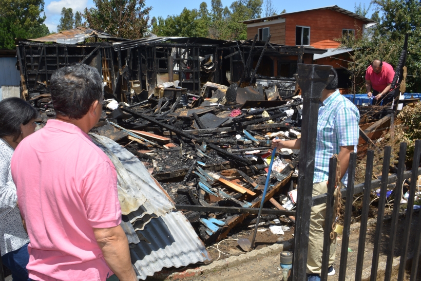 A la emergencia concurrieron cinco compañías de bomberos de Valdivia. (J.Alun)