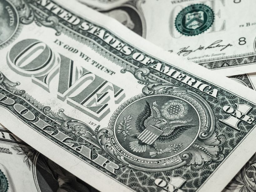 Dólar registró una fuerte alza en su primera cotización del año