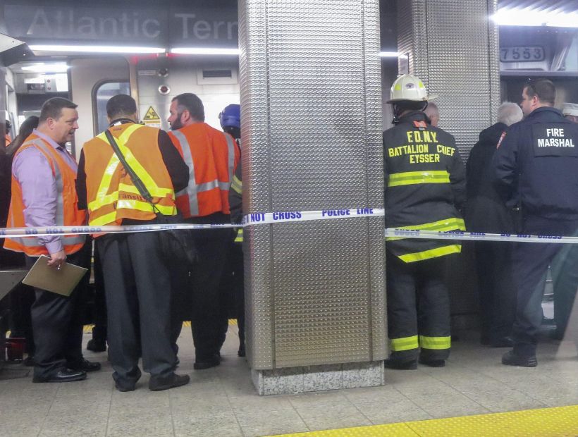 EE.UU: al menos hay 76 heridos por accidente de tren suburbano en Brooklyn