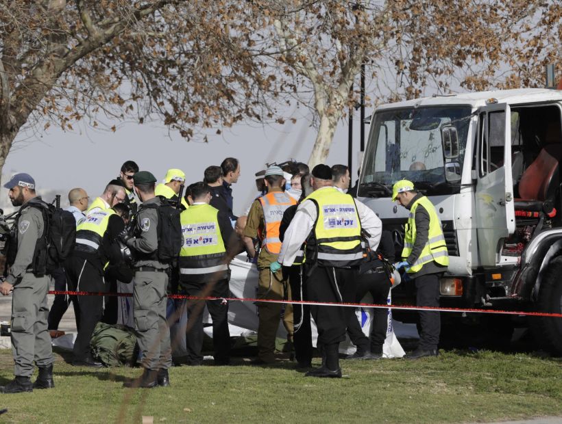 Jerusalén: un ataque con camión dejó al menos cuatro personas muertas