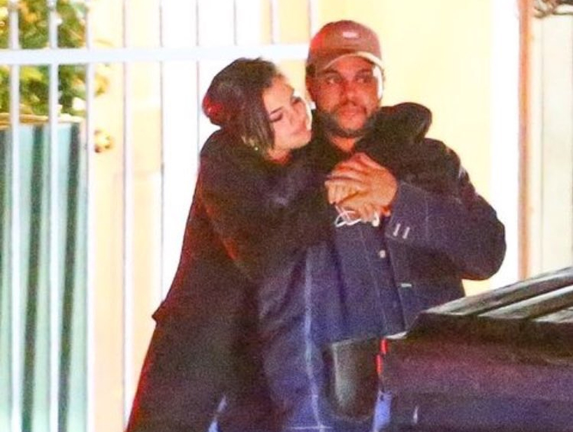 Encontró el amor: Selena Gomez fue sorprendida besándose con The Weeknd