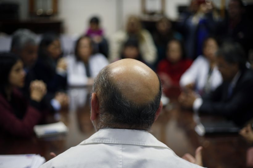 277 médicos deberán dejar el sector público tras no aprobar examen de conocimiento