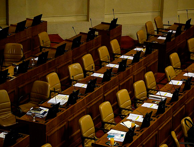 Multarán con $90 mil a parlamentarios que no llegaron a sesionar a la Cámara Baja