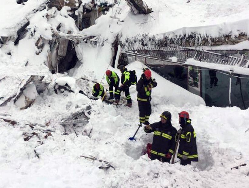 El alud que sepultó el hotel en Italia pesaba casi 120.000 toneladas