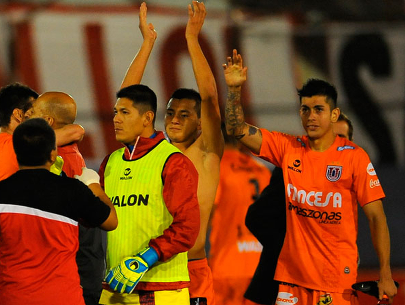 Universitario venció a Montevideo Wanderers en el inicio de la Copa Libertadores