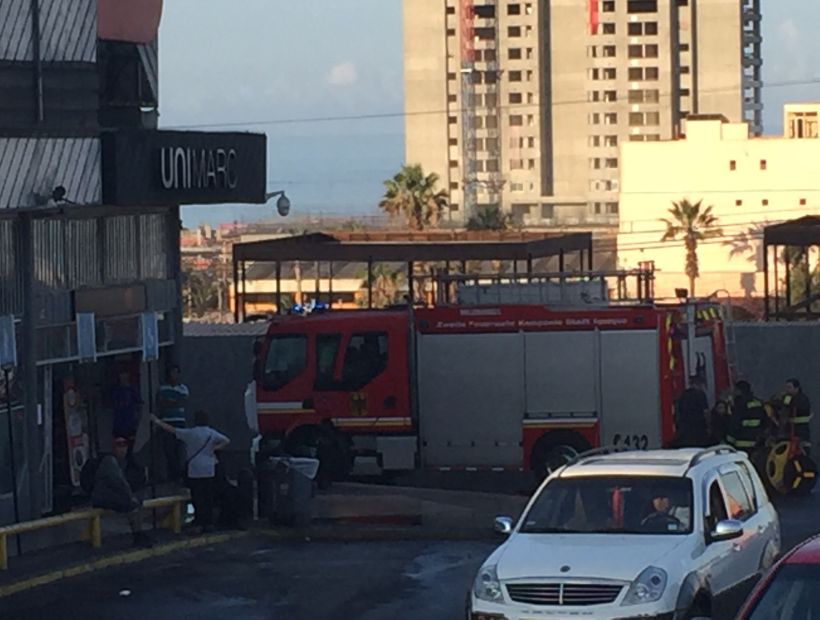 Incendio destruyó segundo piso de supermercado Unimarc en Iquique Incendio destruyó segundo piso de supermercado Unimarc en Iquique
